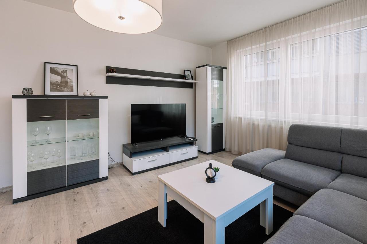 Skau 1 Old Town Family & Business Apartment Free Parking Bratislava Exterior photo