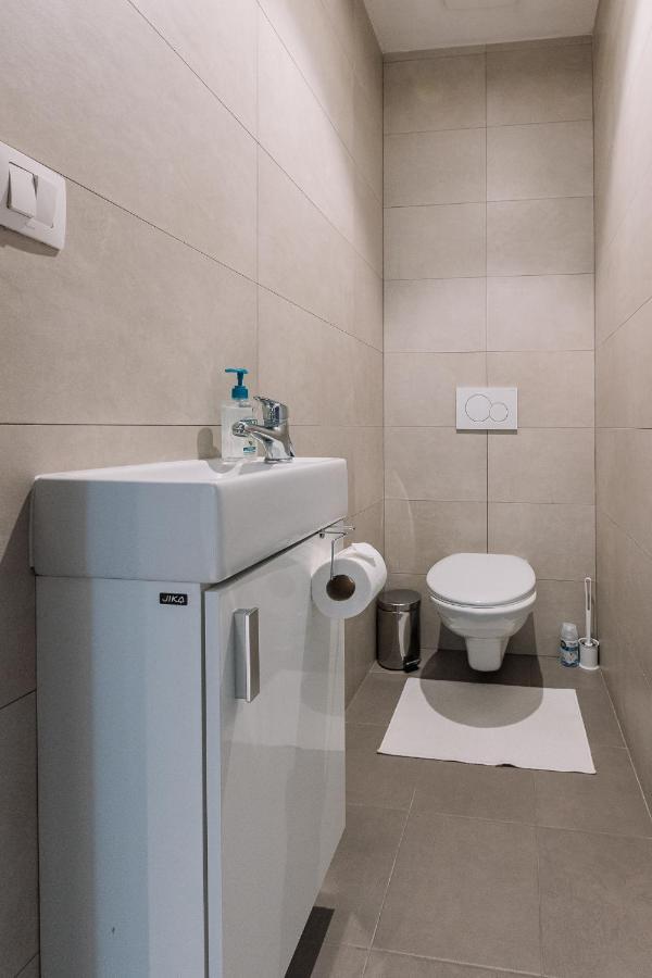 Skau 1 Old Town Family & Business Apartment Free Parking Bratislava Exterior photo