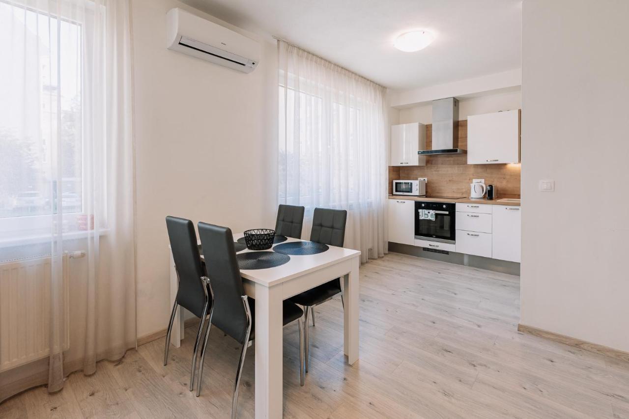 Skau 1 Old Town Family & Business Apartment Free Parking Bratislava Exterior photo