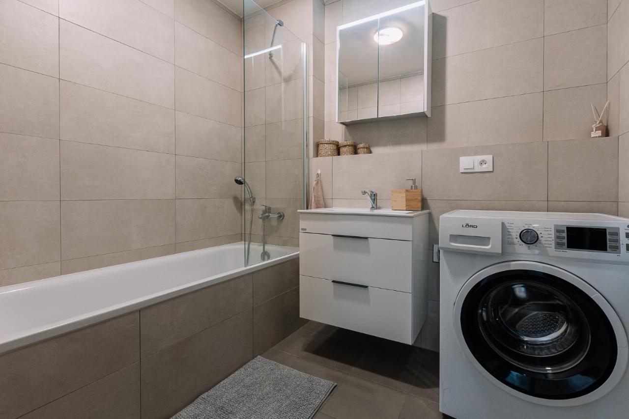 Skau 1 Old Town Family & Business Apartment Free Parking Bratislava Exterior photo