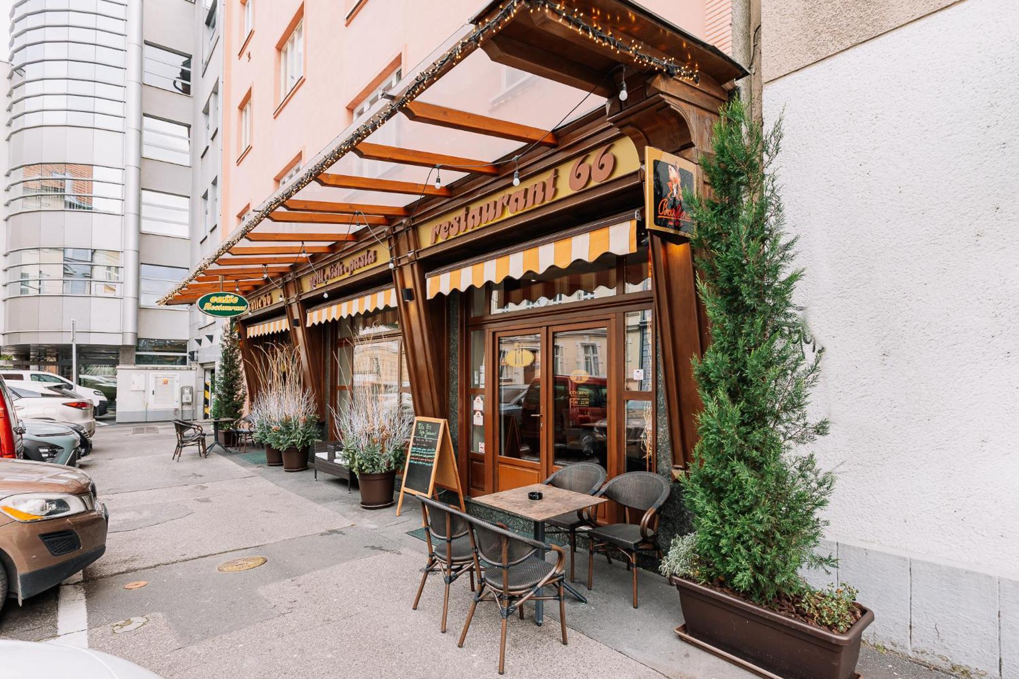 Skau 1 Old Town Family & Business Apartment Free Parking Bratislava Exterior photo