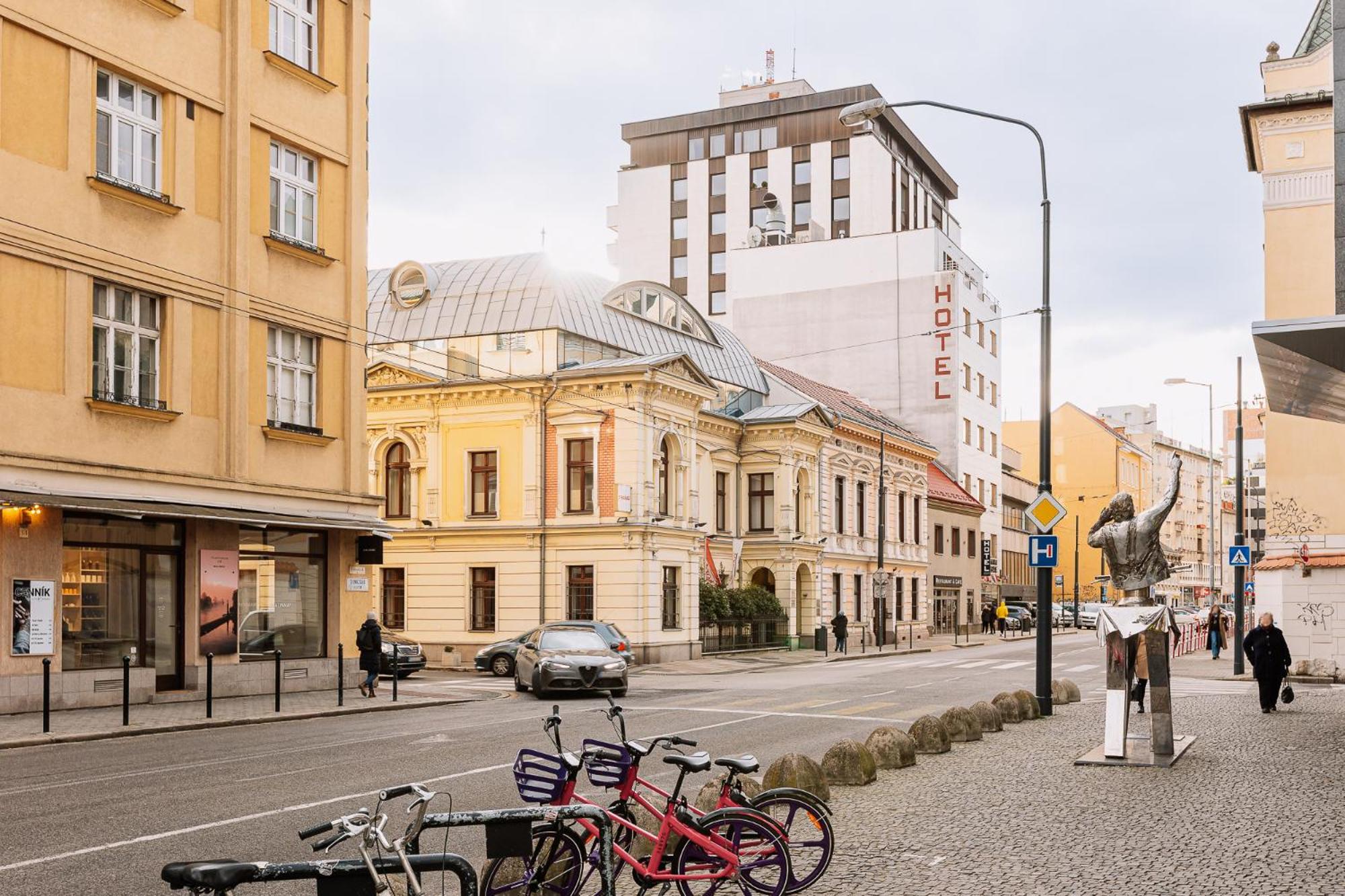 Skau 1 Old Town Family & Business Apartment Free Parking Bratislava Exterior photo